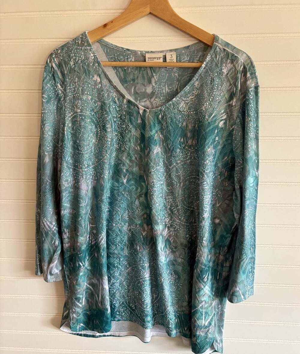 Zenergy by Chico's Size 3 Teal Paisley Embellished V-Neck Top